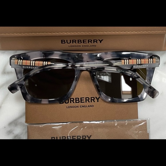 UNISEX BURBERRY SUNGLASSES WTH GREY HAVANA FRAMES AND BURBERRY LOGO ON THE ARMS - Picture 5 of 16